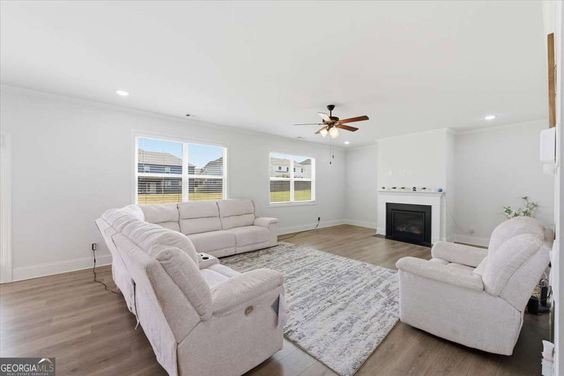 Photo 6 of 880 Garnet Drive