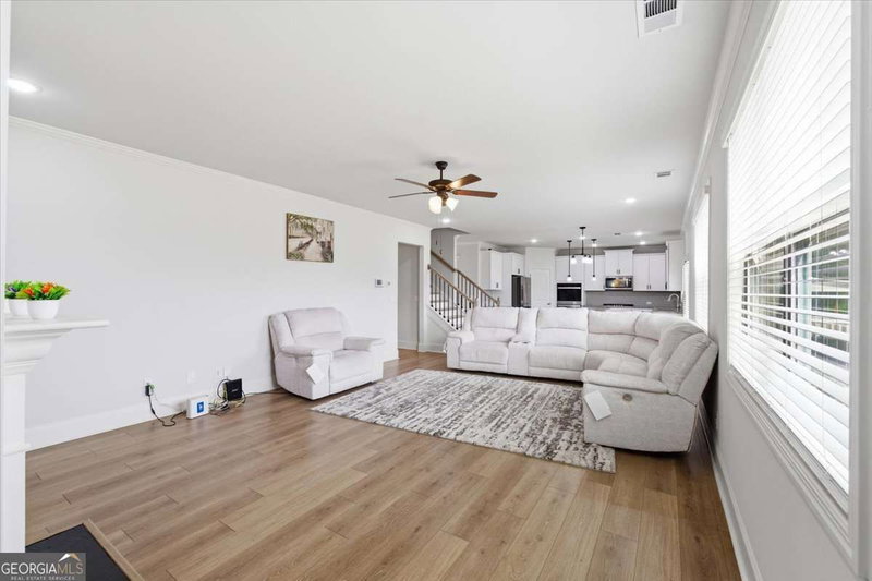Photo 7 of 880 Garnet Drive