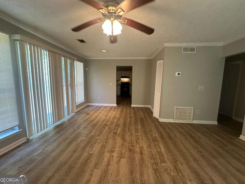 Photo 10 of 358 Pin Oak Court SW