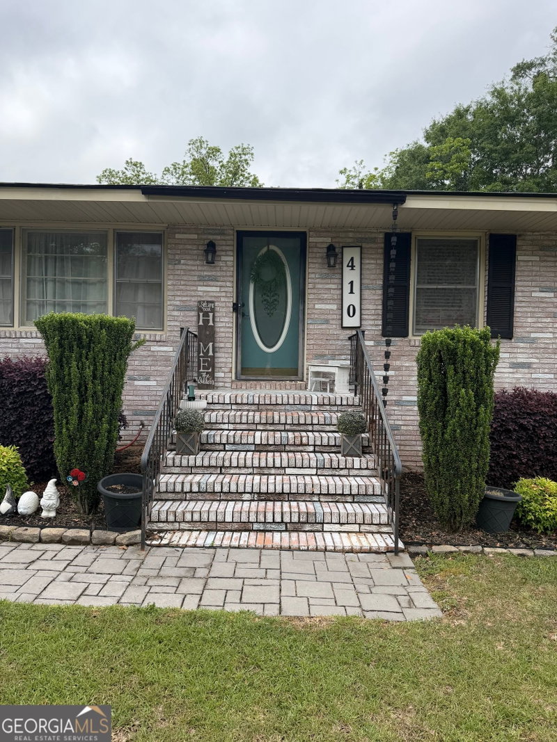 Photo 3 of 410 Ridgecrest Drive