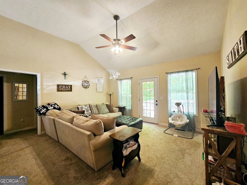 Photo 4 of 252 Emerald Pointe Drive
