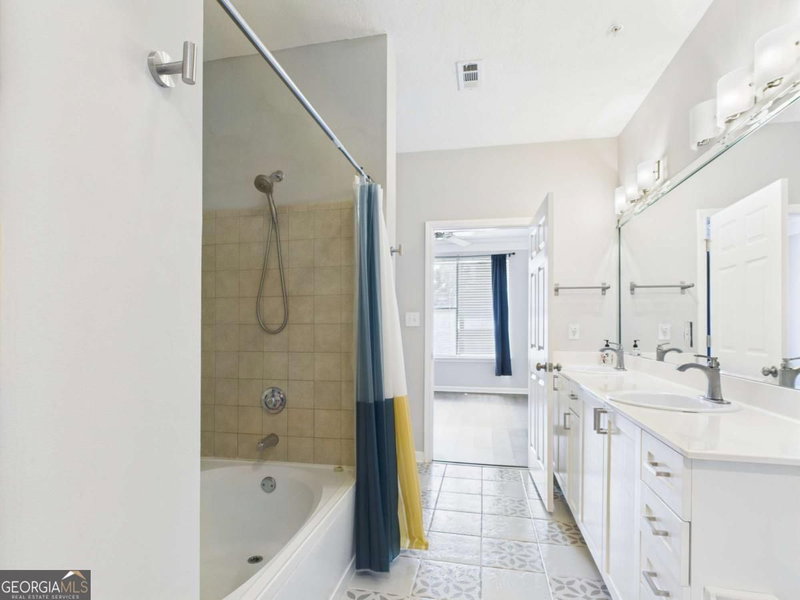 Photo 28 of 400 17th Street NW #2027