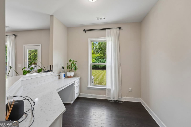 Photo 27 of 208 Roundwood Way