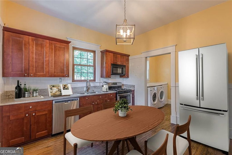 Photo 11 of 537 Winton Terrace NE