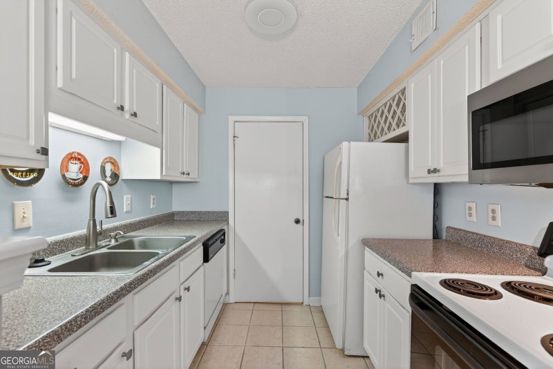 Photo 7 of 7001 Wingate Way