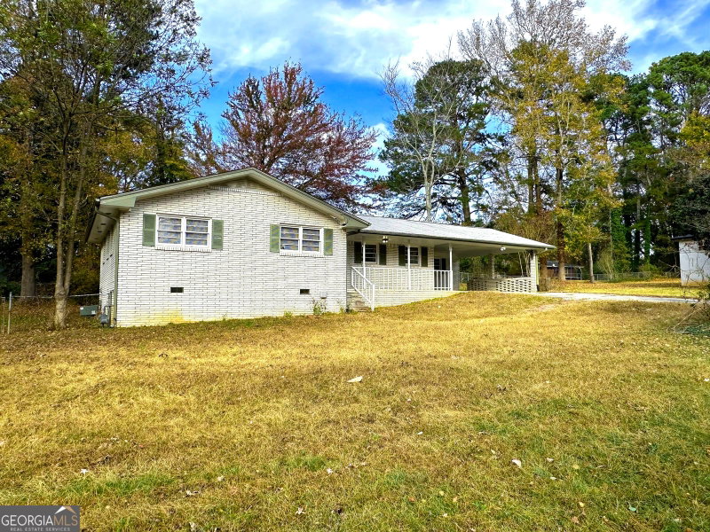 423 Center Circle SW