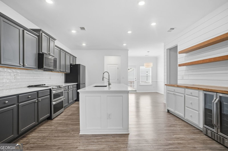 Photo 3 of 505 Ruths Drive