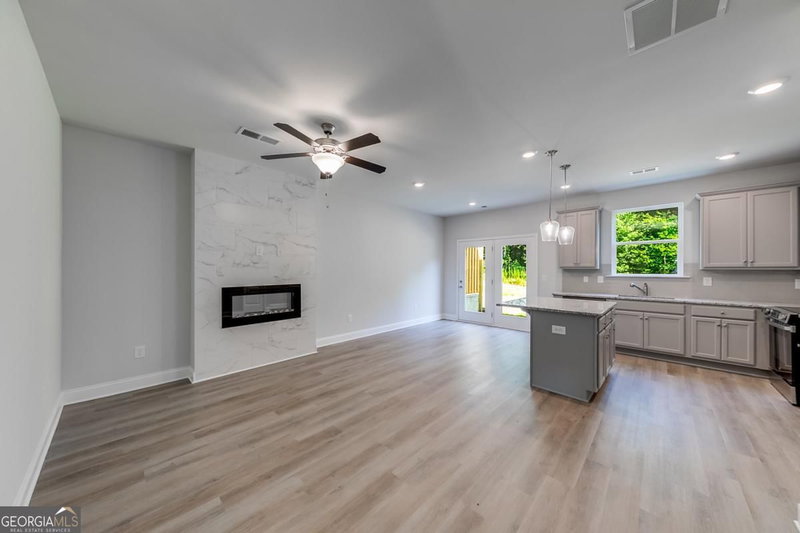 Photo 6 of 117 Greenview Court