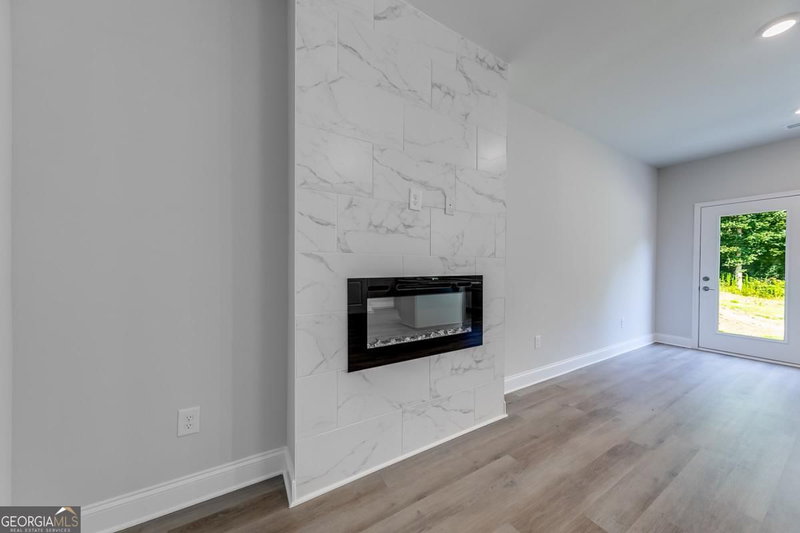 Photo 7 of 117 Greenview Court