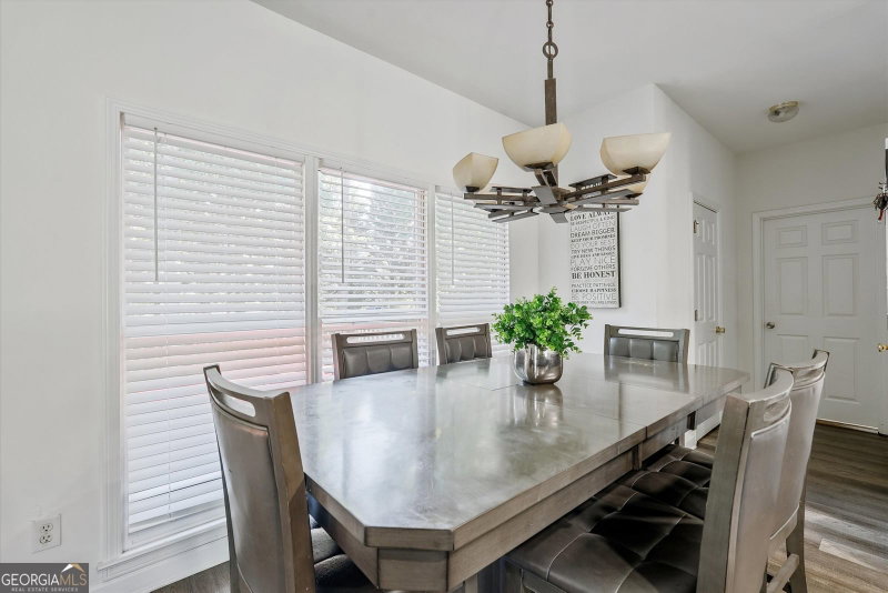 Photo 11 of 2170 Thorndale Drive SW