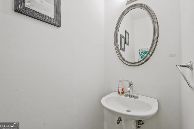 Photo 16 of 2170 Thorndale Drive SW