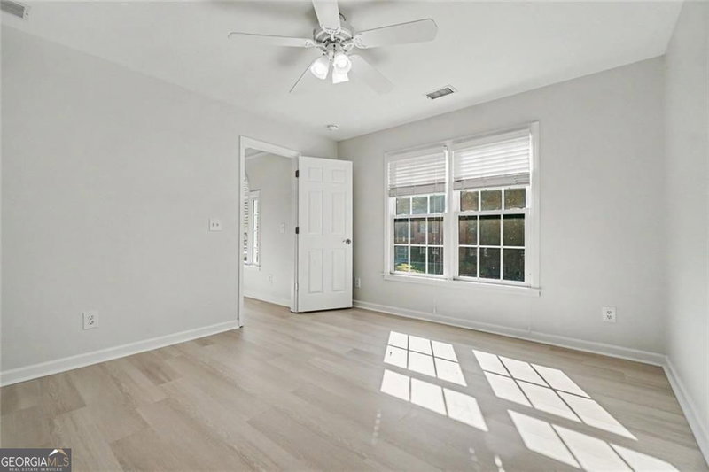 Photo 17 of 489 Broadstone Way NW