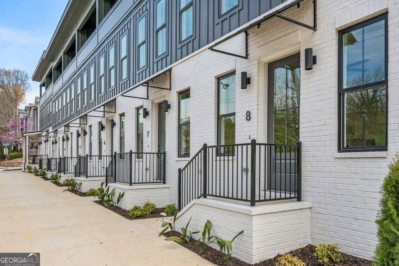 1160 Boulevard SE #3