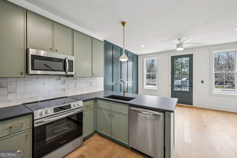 Photo 13 of 1160 Boulevard SE #3