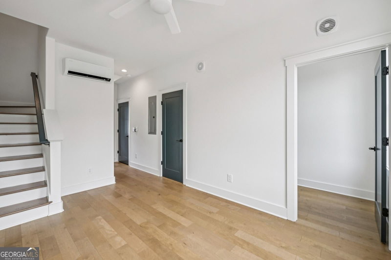 Photo 19 of 1160 Boulevard SE #3