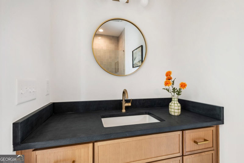 Photo 20 of 1160 Boulevard SE #3