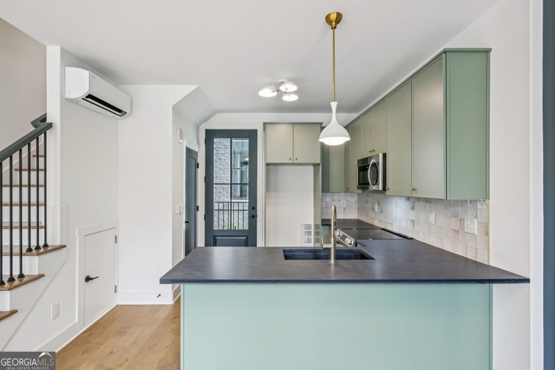 Photo 8 of 1160 Boulevard SE #3