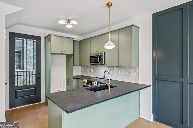 Photo 10 of 1160 Boulevard SE #3