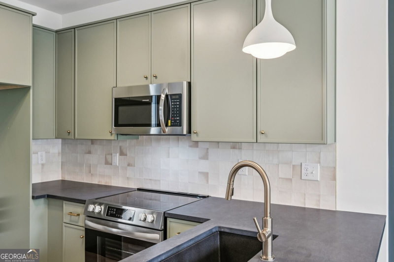 Photo 11 of 1160 Boulevard SE #3