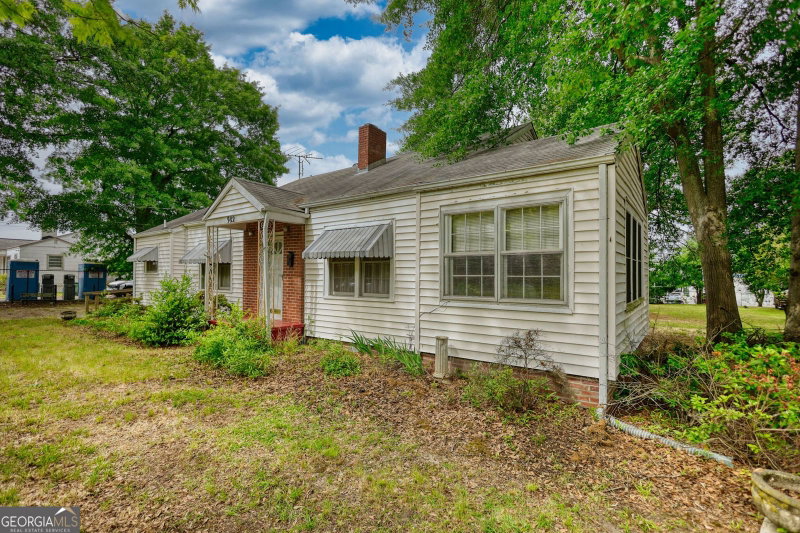 Photo 4 of 982 Highland Circle SE