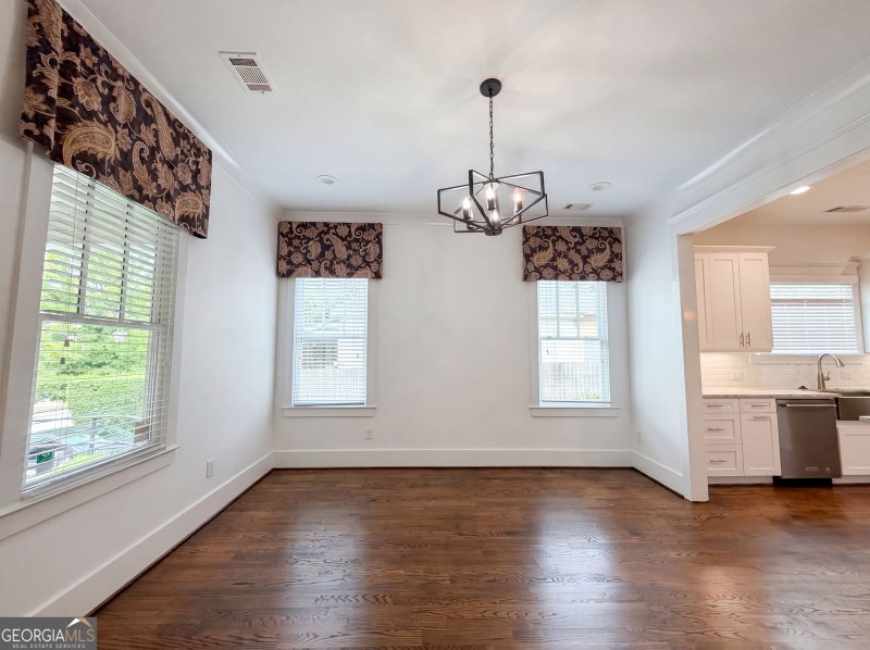 Photo 11 of 122 Moreland Avenue SE