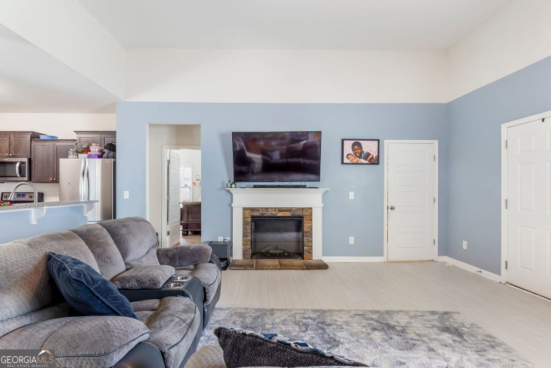 Photo 5 of 370 Springwater Way