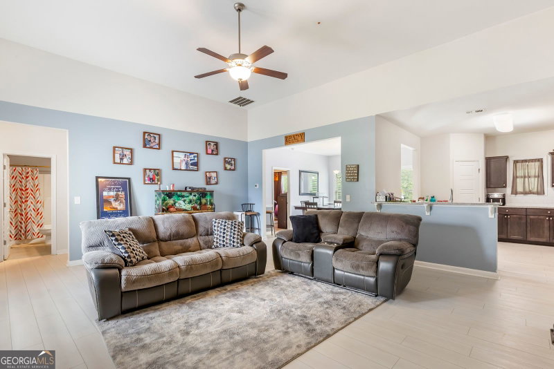 Photo 8 of 370 Springwater Way
