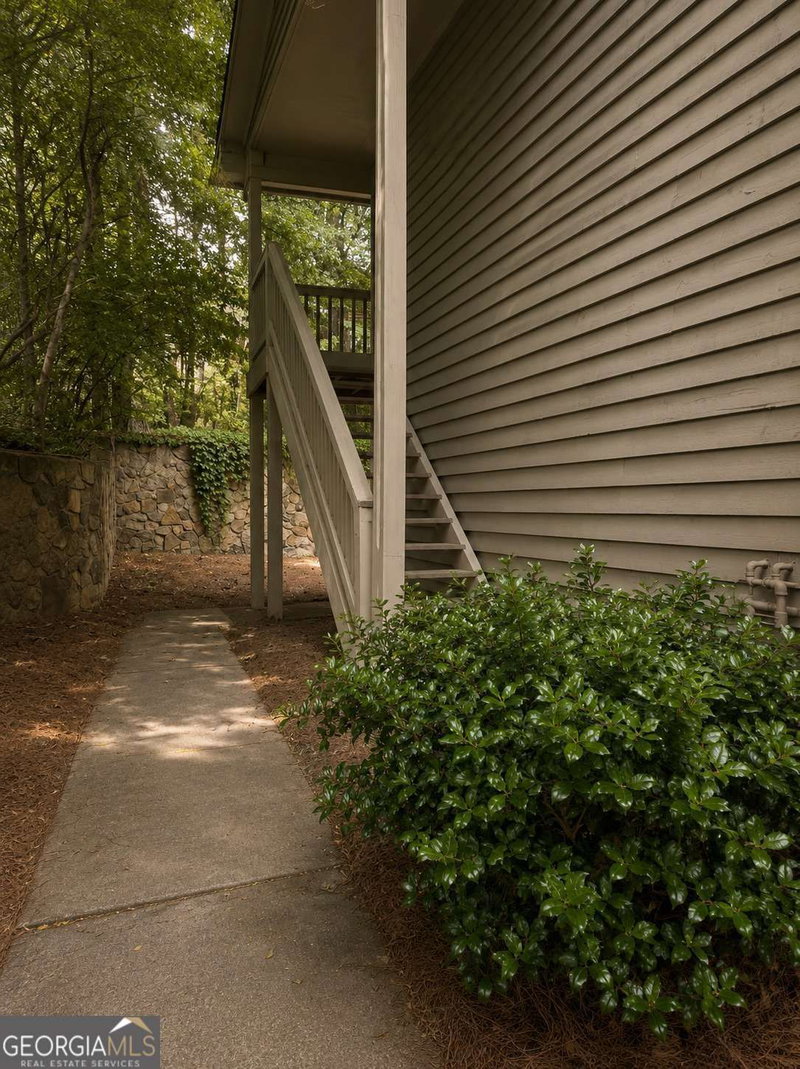 Photo 2 of 1303 Country Park Drive