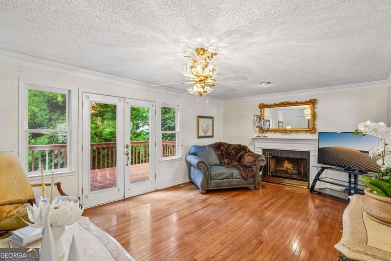 Photo 6 of 3736 E Bay Street