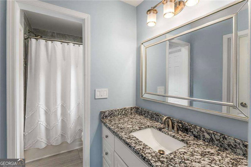 Photo 19 of 220 Milano Drive SW