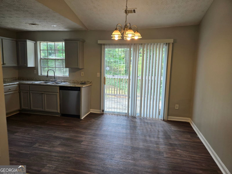Photo 4 of 447 Sherwood Circle