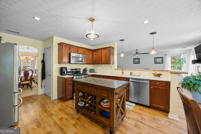 Photo 9 of 4041 Oak Crossing Drive