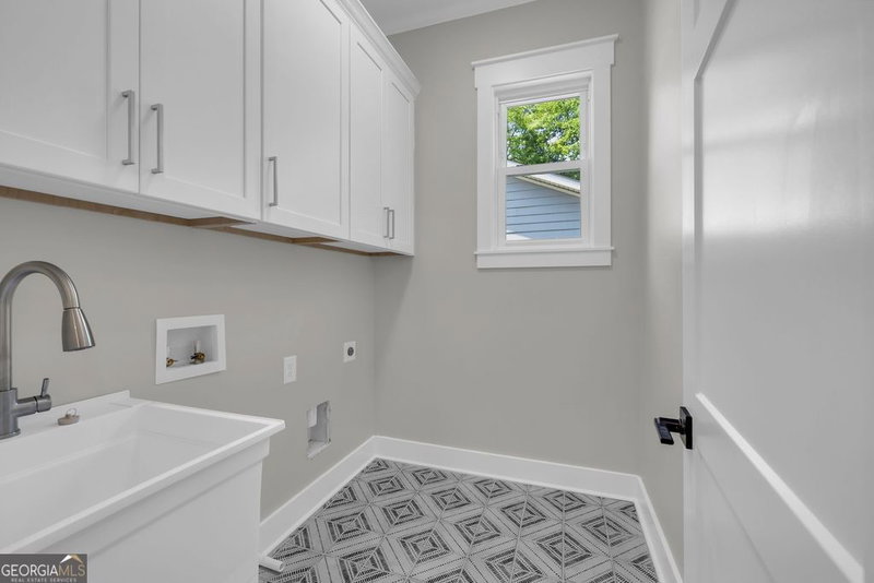Photo 33 of 571 Lawrence Street NE