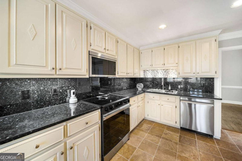 Photo 34 of 931 New Bedford Drive