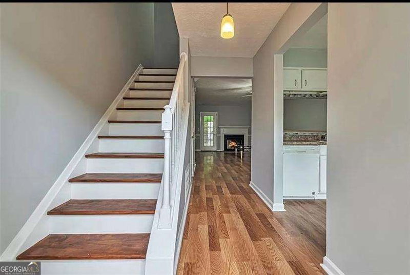 Photo 8 of 3724 Jamestown Court