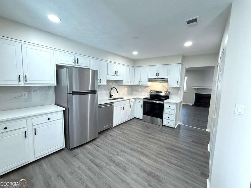 Photo 5 of 2897 Torreya Way SE