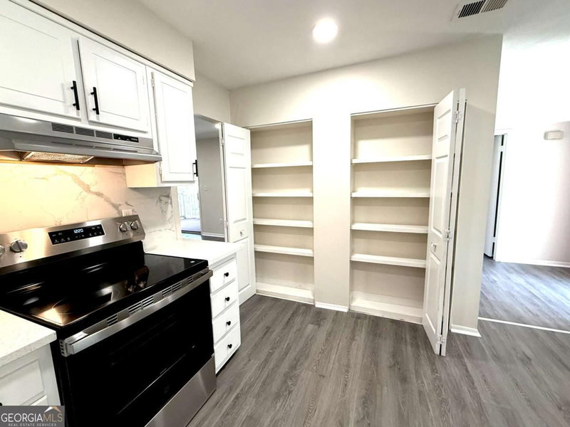 Photo 9 of 2897 Torreya Way SE