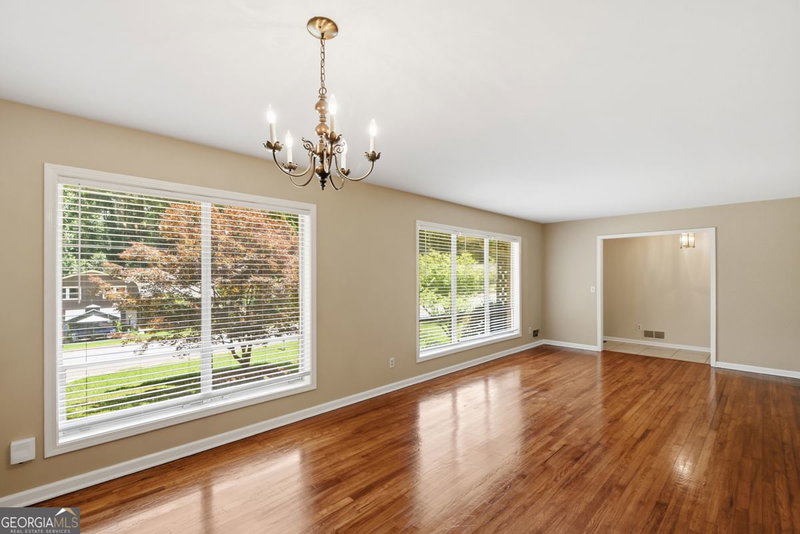 Photo 11 of 2801 Sagamore Hill Drive SE