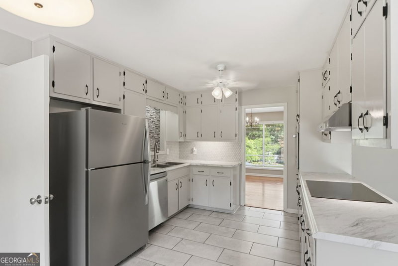 Photo 18 of 2801 Sagamore Hill Drive SE