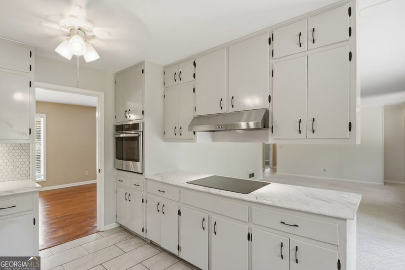 Photo 21 of 2801 Sagamore Hill Drive SE