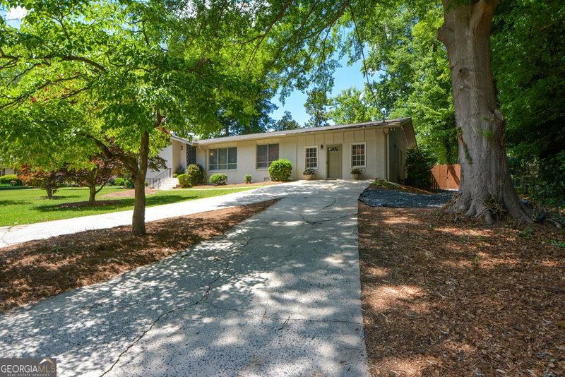 Photo 5 of 2801 Sagamore Hill Drive SE