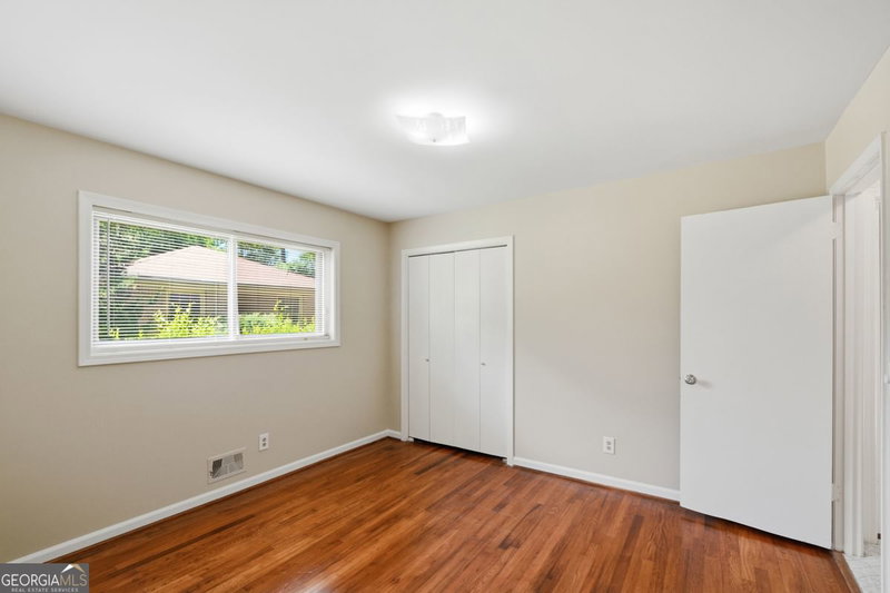Photo 40 of 2801 Sagamore Hill Drive SE