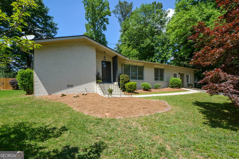 Photo 6 of 2801 Sagamore Hill Drive SE