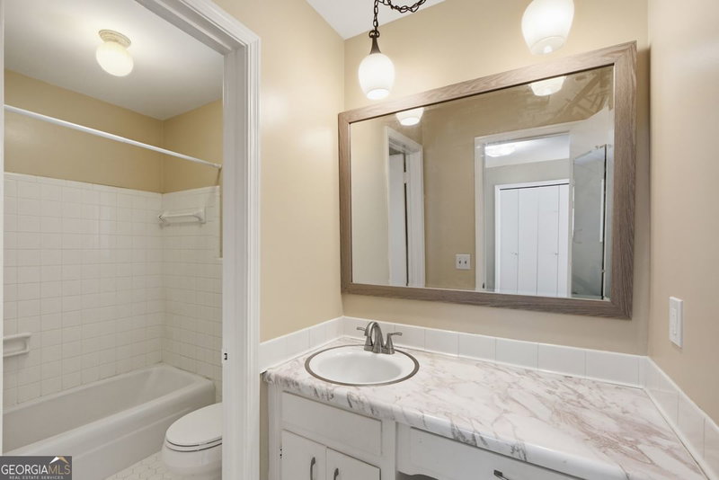 Photo 45 of 2801 Sagamore Hill Drive SE