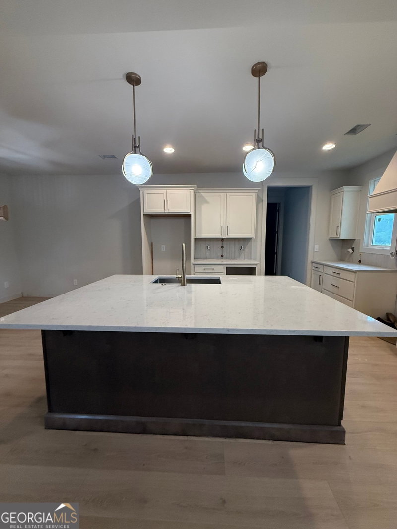 Photo 4 of 1111 Madison Hills Drive