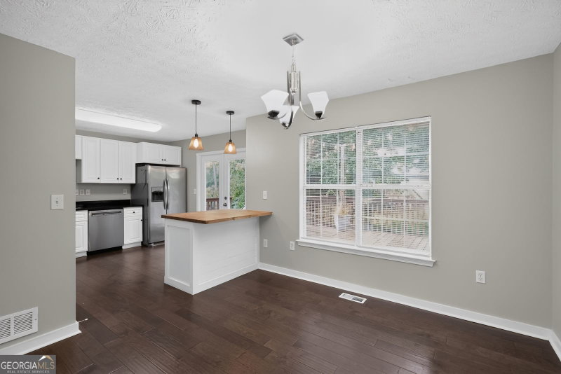 Photo 13 of 5303 Greenway Drive