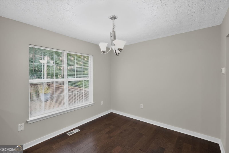Photo 9 of 5303 Greenway Drive