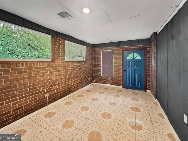 Photo 6 of 2228 Lee Street