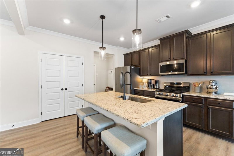 Photo 33 of 4231 Portsbrook Avenue