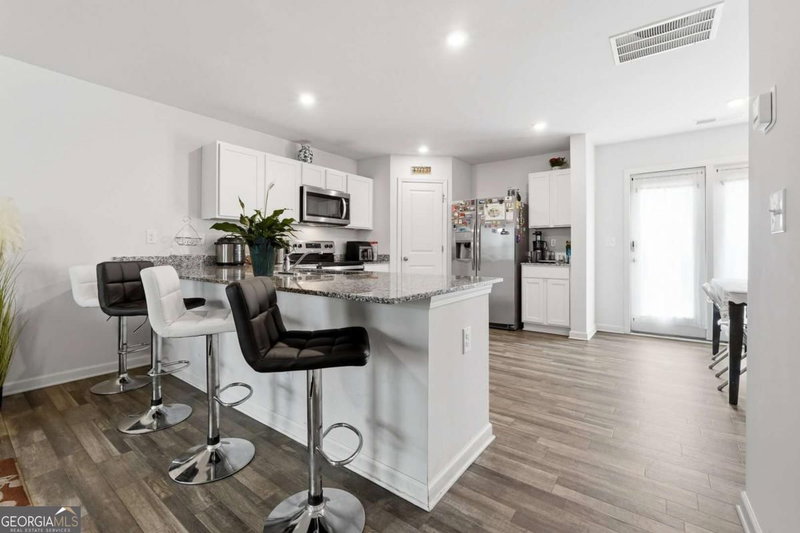 Photo 6 of 208 Coventry Court